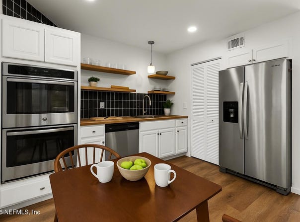 2300 TWELVE OAKS Drive unit: B4, Orange Park, FL 32065