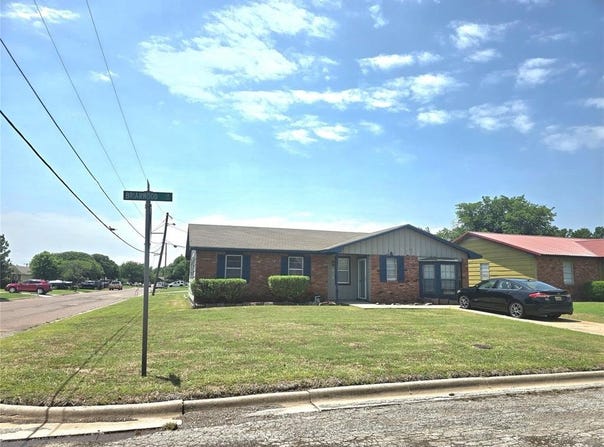 618 Briarwood Lane, Frederick, OK 73542