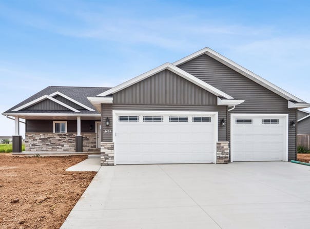 3455 E RUBYRED Drive, APPLETON, WI 54913
