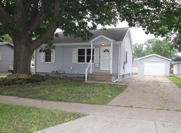1112 Oregon Street, Waterloo, IA 50702