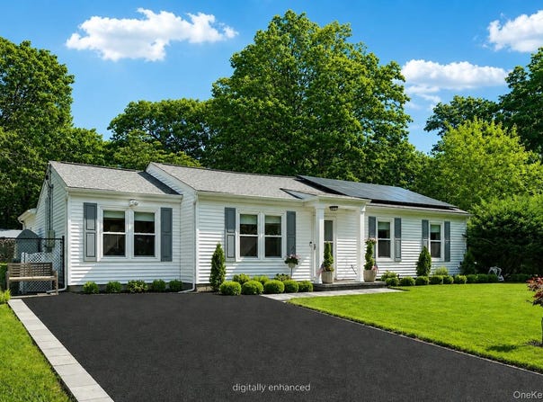 11 Centerview Trail, Ridge, NY 11961
