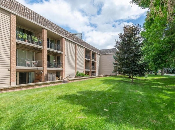 6423 Colony Way, Edina, MN 55435