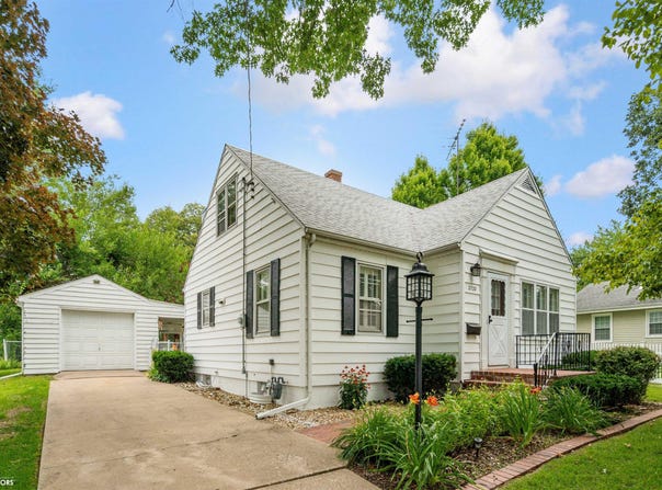 2720 Sunnyside Avenue, Burlington, IA 52601