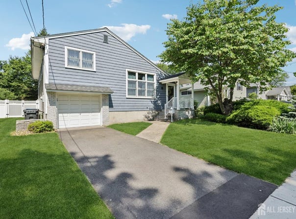 11 Beechwood Avenue, Metuchen, NJ 08840