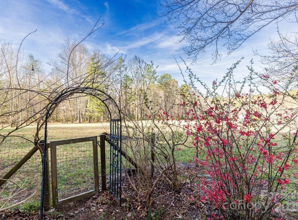 14 Woods Drive, Fairview, NC 28730