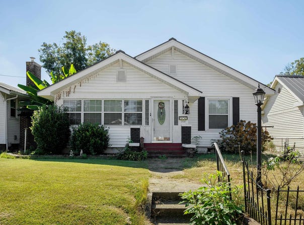 302 E 2nd St, Tuscumbia, AL 35674