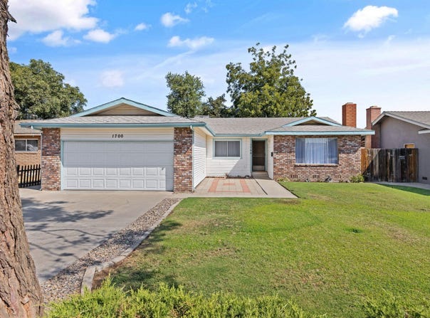 1700 W La Vida Avenue, Visalia, CA 93277