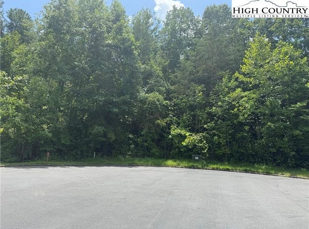 1047 Williamsburg Drive, Lenoir, NC 28645