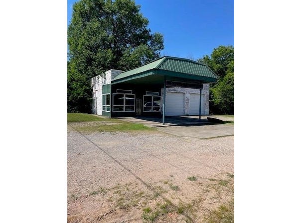 1403 W Columbia Street, Okemah, OK 74859
