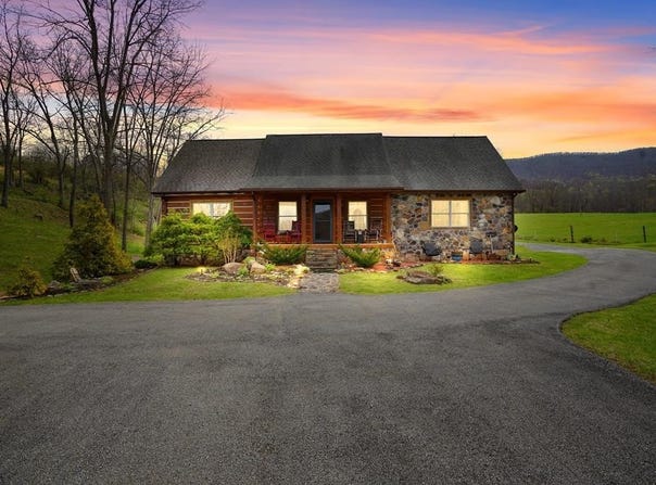 2998 Green Valley Rd., PETERSTOWN, WV 24963