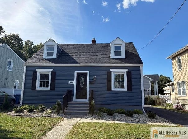 16 Oakwood Place, North Brunswick, NJ 08902