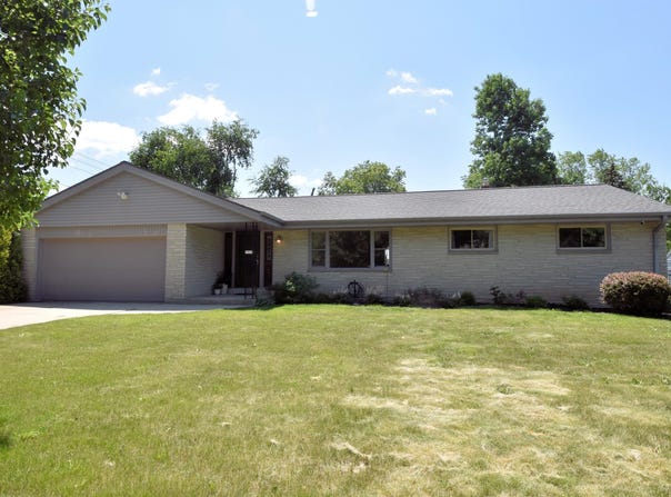 9929 W Ruby Ave, Wauwatosa, WI 53225