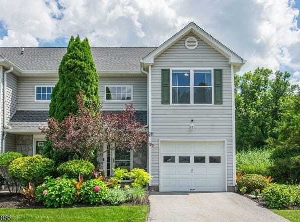 27 Spruce Run, Hardyston Twp., NJ 07419-9717