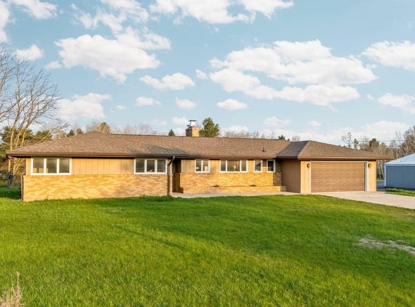 402 S DIVISION, BELLAIRE, MI 49615
