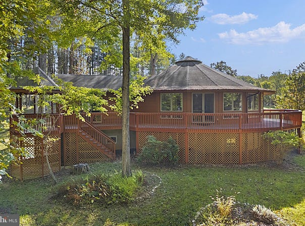 243 AARON MOUNTAIN Road, CASTLETON, VA 22716