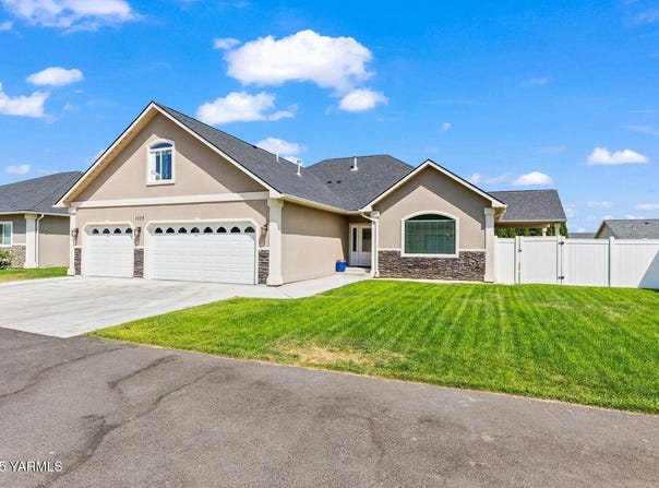 1005 Sawyer Pl, Yakima, WA 98908