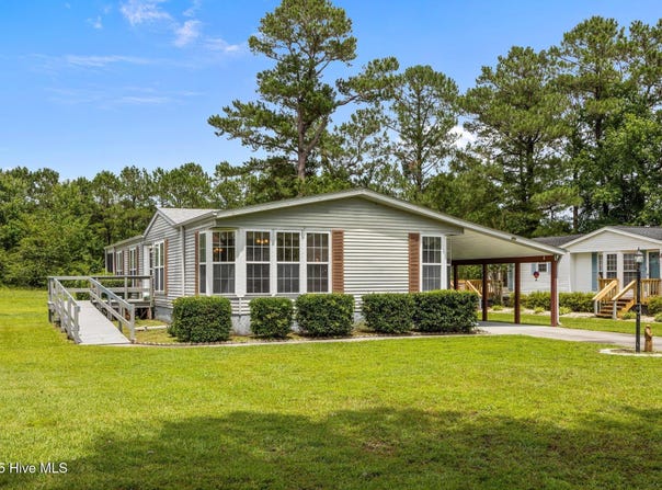 619 Outrigger Court, Hampstead, NC 28443