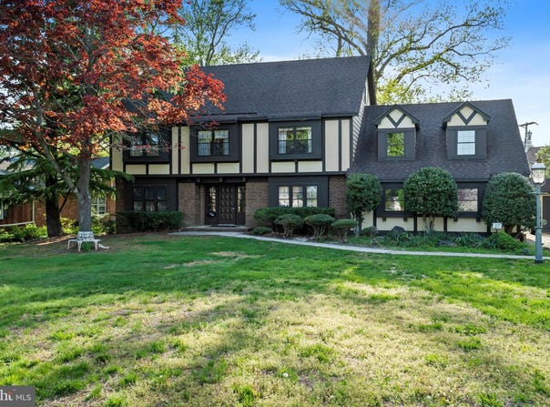 27 MAGNOLIA LANE, TOMS RIVER, NJ 08753