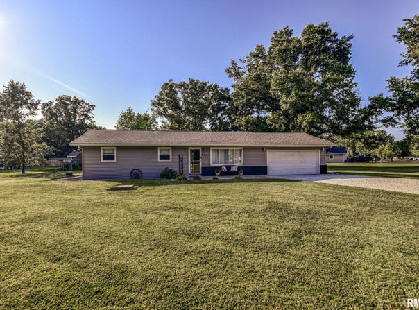 1208 Brantley Road, Taylorville, IL 62568