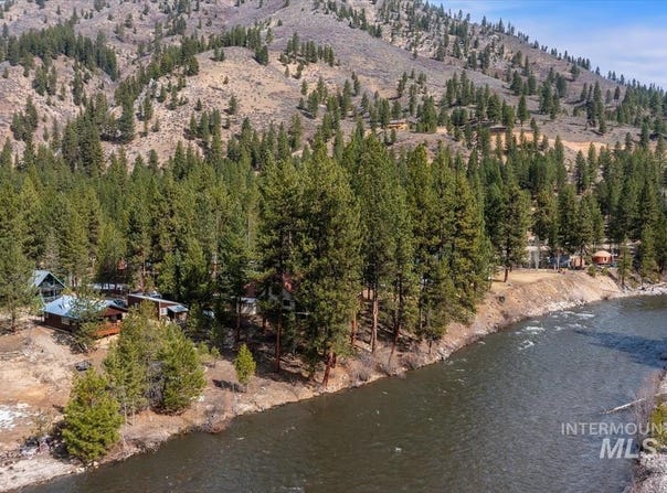 10 Bransons Dr, Lowman, ID 83637