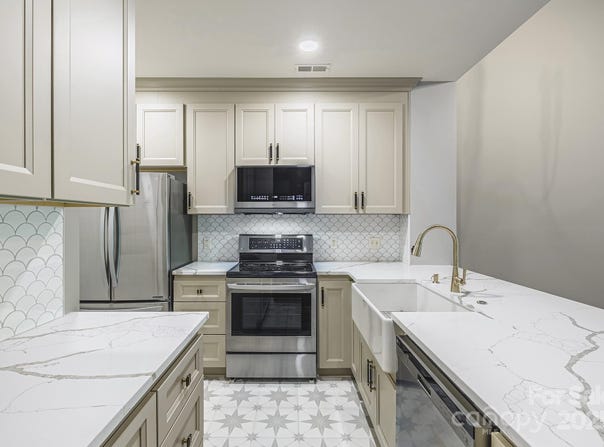 795 Peninsula Drive, Davidson, NC 28036