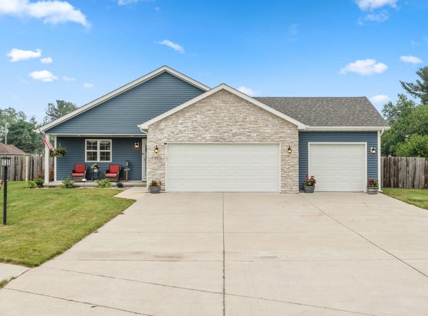23 S Meadow Lane, Wheatfield, IN 46392