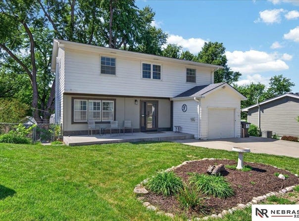 810 Smith Circle, Papillion, NE 68046