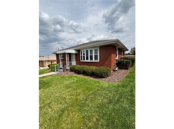 535 Athena Dr, Delmont, PA 15626