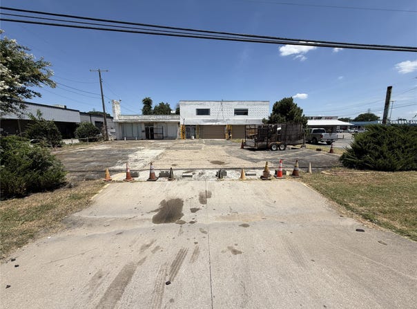 336 W Hurst Boulevard, Hurst, TX 76053