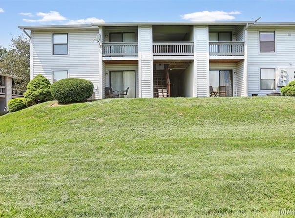 1630 Summergate Parkway, St Peters, MO 63303