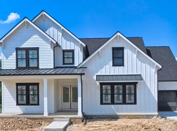 3277 Briarwood Lane, Lewis Center, OH 43035