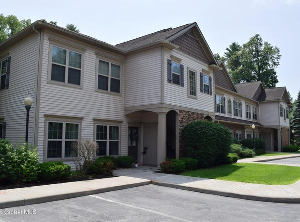 9 Lancaster Place, Milton, NY 12020