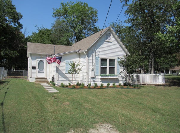1402 Walnut Street, Commerce, TX 75428