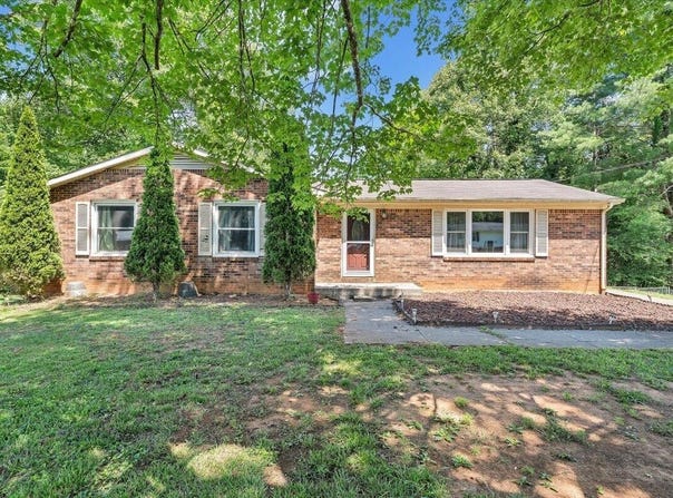 390 Rakes Rd, Rocky Mount, VA 24151