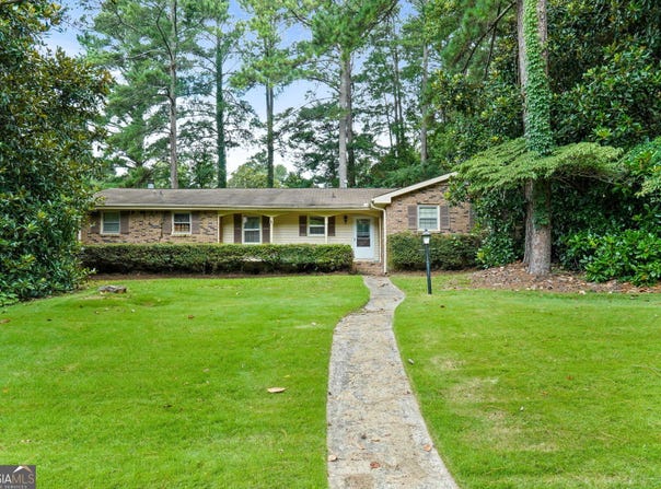 124 Hickory, Peachtree City, GA 30269