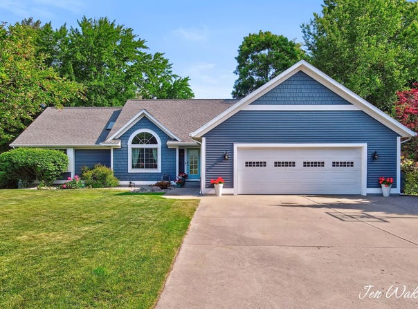 278 Caravan Drive, Norton Shores, MI 49441
