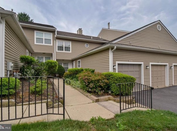 302 STANTON COURT, GLEN MILLS, PA 19342