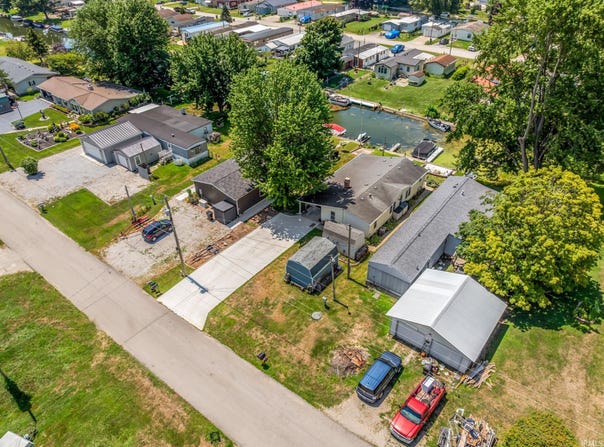 11 Ems B6a Lane, Leesburg, IN 46538-8968