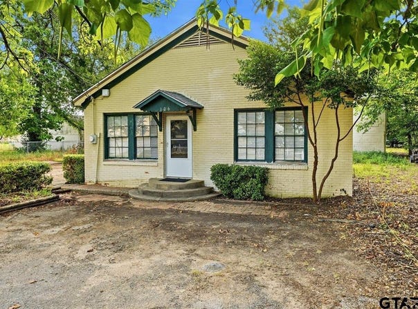 106 S College St, Lindale, TX 75771