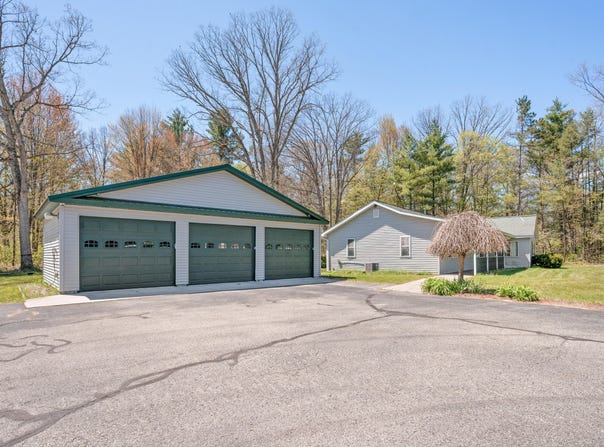 19077 12 Mile Road, Big Rapids, MI 49307