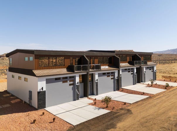 1330 E Lone Rock, Big Water, UT 84741