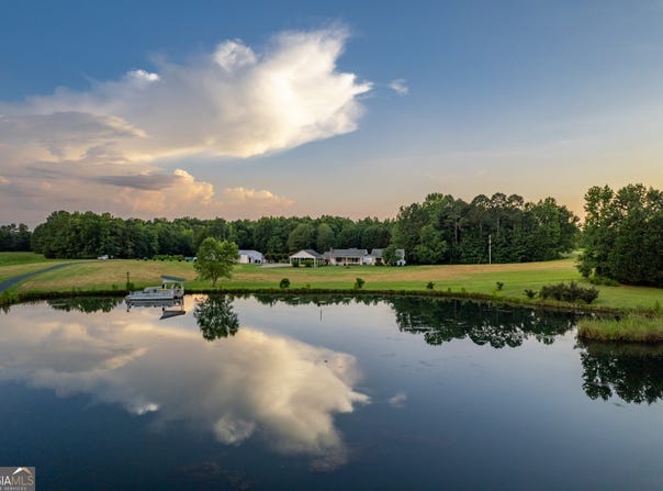2070 Walter Shepherd, Rutledge, GA 30663