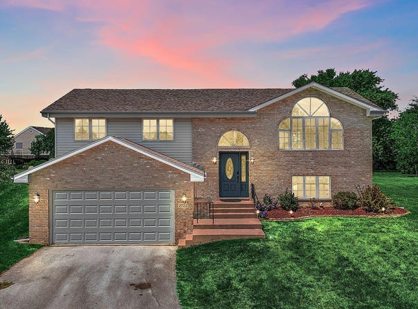 2722 Painted Leaf Court, Crown Point, IN 46307