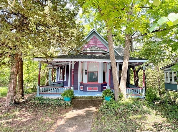 34 White  ST, Eureka Springs, AR 72632