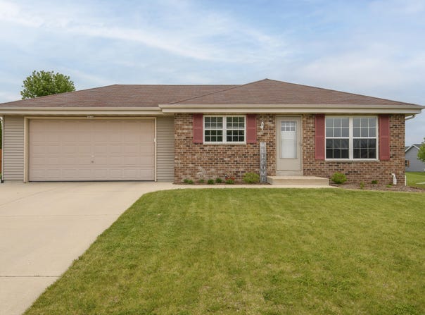 1510 Redtail Dr, Hartford, WI 53027
