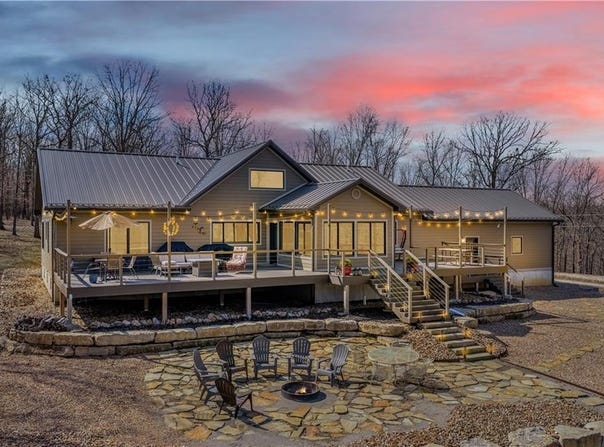31550 Walsh Place, Edwards, MO 65326