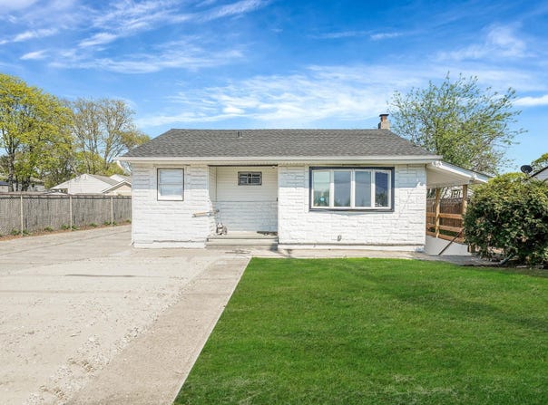 1739 5th Avenue, Bay Shore, NY 11706