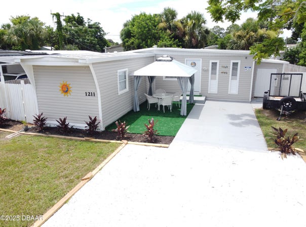 1211 Vagabond Drive, Port Orange, FL 32127