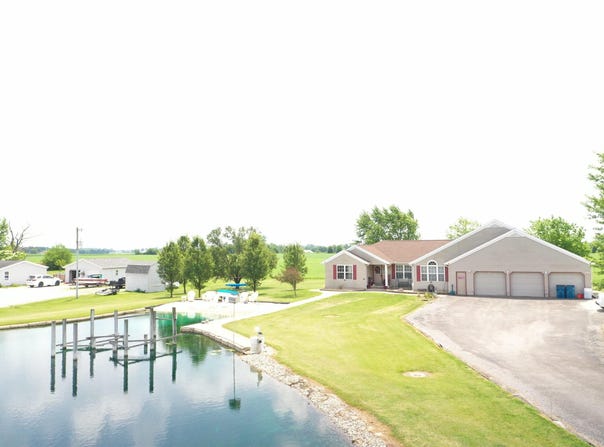 1247 W Division Road, Huntington, IN 46750