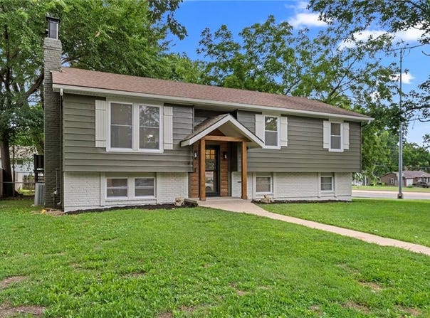 101 Manor Drive, Belton, MO 64012